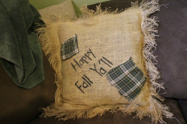 diy burlap pillow tutprial