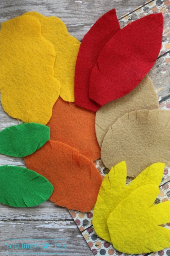 Felt Crafts Easy Fall Leaf Garland