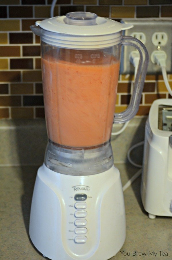 Check out this great Weight Watchers breakfast Strawberry Banana Smoothie recipe! So easy, delicious and super healthy choice! 