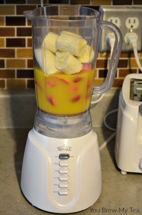 Check out this great Weight Watchers breakfast Strawberry Banana Smoothie recipe! So easy, delicious and super healthy choice! 
