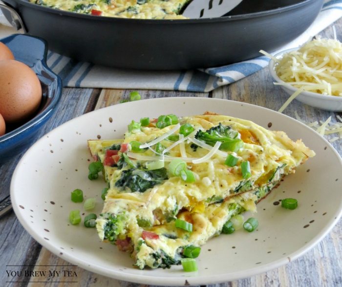 Weight Watchers Breakfast ideas like this delicious Baked Omelet are ideal for a hearty high-protein and low-carb breakfast! This is super easy to make!