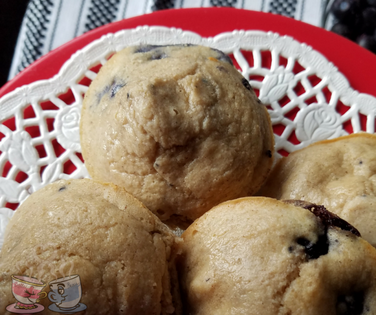 Blueberry Muffin for only 1 SmartPoint Per Muffin! This 3-Ingredient Blueberry Muffin Recipe is super easy, ready in 15 minutes and delicious!