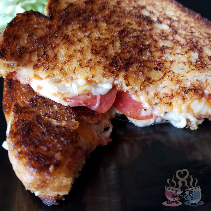 Pizza Grilled Cheese Sandwich is a family-friendly favorite comfort food that has only 5 SmartPoints per sandwich! Weight Watchers Recipes are so easy! 