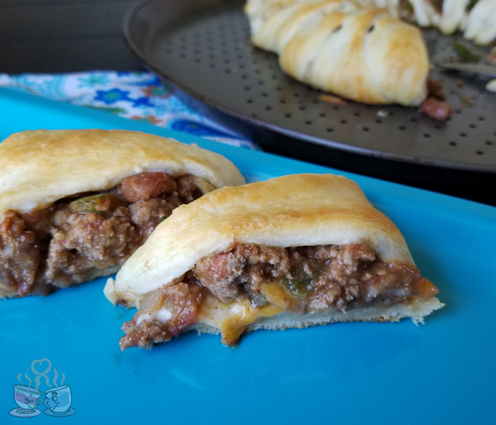 Make our Burrito Bowl Crescent Ring as a great fun and easy meal the whole family loves! This crescent ring recipe is only 8 SmartPoints per serving!