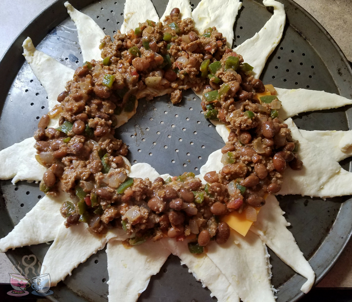 Make our Burrito Bowl Crescent Ring as a great fun and easy meal the whole family loves! This crescent ring recipe is only 8 SmartPoints per serving!