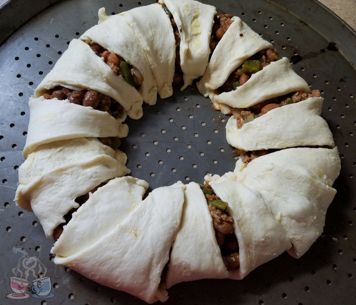 Make our Burrito Bowl Crescent Ring as a great fun and easy meal the whole family loves! This crescent ring recipe is only 8 SmartPoints per serving!