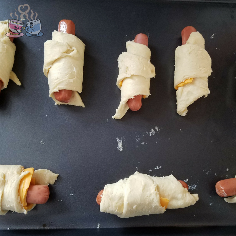 Crescent Roll Hot Dogs can easily fit into any diet plan! This recipe is only 5 Weight Watchers SmartPoints per serving and is a great snack or meal idea!