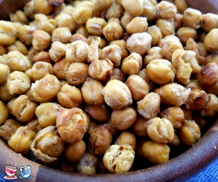 Garlic Roasted Garbanzo Beans are a delicious snack everyone will love! WIth only 5 SmartPoints per ½ cup, they fit a vegan Weight Watchers diet easy!