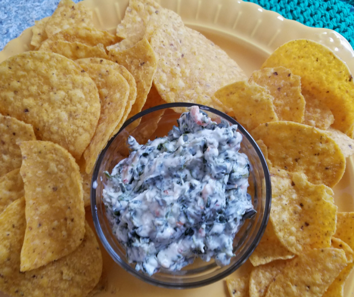 Make our Healthy Spinach Dip Recipe that is only 1 SmartPoint on the Weight Watchers FreeStyle Plan or Flex Plan! This is a great appetizer recipe everyone loves!