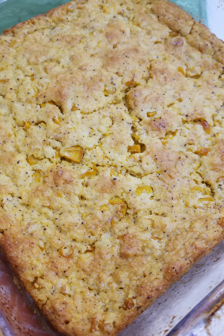 Cornbread Recipe for easy and delicious side to go with chili, soup, and stew! Make this for just 4 SmartPoints on FreeStyle! 