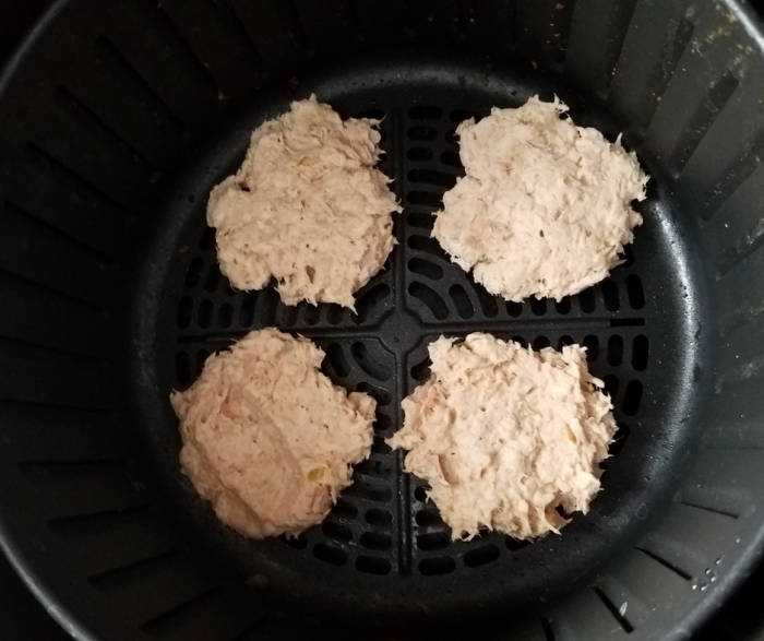 This Air Fryer Tuna Cake Recipe is a great Weight Watchers FreeStyle Recipe! Only 1 SmartPoint per serving makes this a favorite in our Weight Watchers meal Plan! 