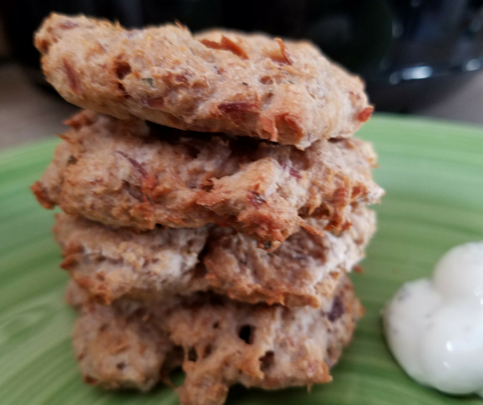 This Air Fryer Tuna Cake Recipe is a great Weight Watchers FreeStyle Recipe! Only 1 SmartPoint per serving makes this a favorite in our Weight Watchers meal Plan! 