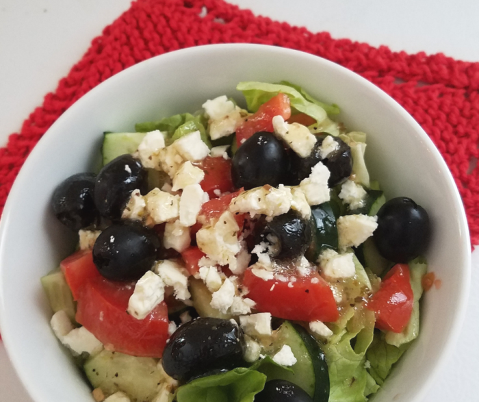 Low-Fat Greek Salad Dressing is a great FreeStyle Recipe for Weight Watchers. This is full of flavor and super easy to make! 