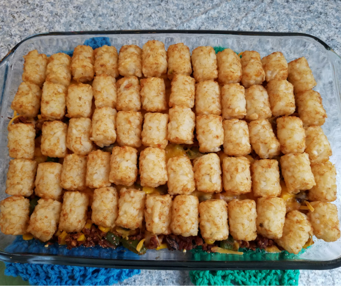 Make this Mexican Tater Tot Casserole as a great Weight Watchers FreeStyle recipe that will please the entire family! A perfect option for weeknight dinners that kids will love and only 6 SmartPoints on Weight Watchers FreeStyle!