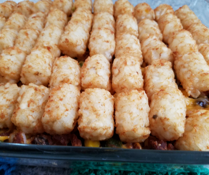 Make this Mexican Tater Tot Casserole as a great Weight Watchers FreeStyle recipe that will please the entire family! A perfect option for weeknight dinners that kids will love and only 6 SmartPoints on Weight Watchers FreeStyle!