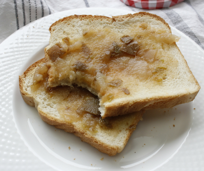 Slow Cooker Pear Butter is a great option for a Zero Point FreeStyle Weight Watchers Recipe! It's a perfect addition to your breakfast routine and ideal on toast!