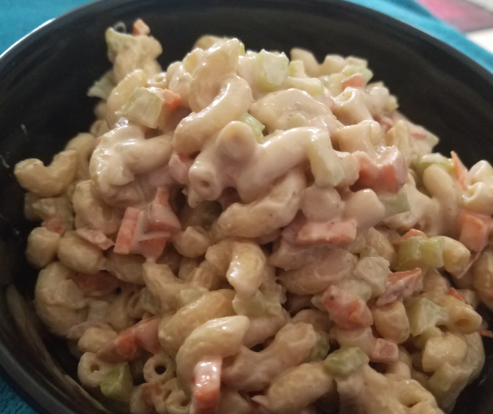 Hawaiian Mac Salad is an amazing Weight Watchers FreeStyle recipe for only 4 SmartPoints per serving! A great easy side dish recipe you'll want for your next big weekend barbecue!