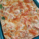 Make our Weight Watchers FreeStyle Recipe for Skinny Chicken Alfredo Pizza! This is so easy, delicious, and kid-friendly! A perfect Weight Watchers pizza recipe!