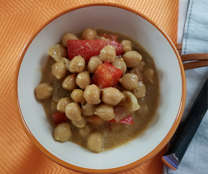 Use your Instant Pot to make a great VEGAN Curry Recipe! This chickpea recipe is a perfect Weight Watchers FreeStyle side dish or complete meal! Ready in just 5 minutes!