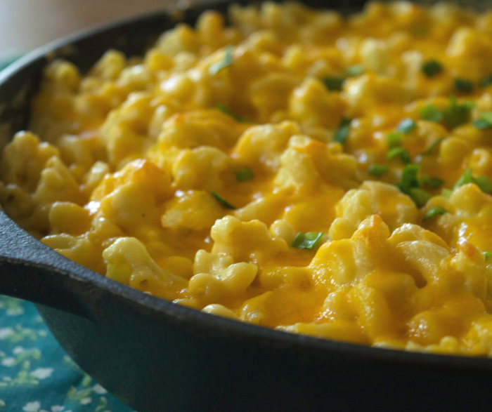 Make our delicious Roasted Cauliflower Mac and Cheese as a diabetic friendly Weight Watchers recipe that is only 7 SmartPoints on FreeStyle for a large serving! A delicious kid-friendly side dish!