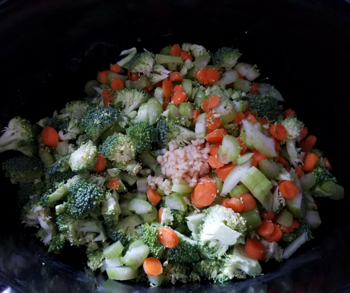 Make our delicious Weight Watchers Slow Cooker Broccoli and Cheddar Soup as a perfect fall lunch option! Loaded with vegetables this is only 5 SmartPoints on the Weight Watchers FreeStyle Plan and super kid-friendly!