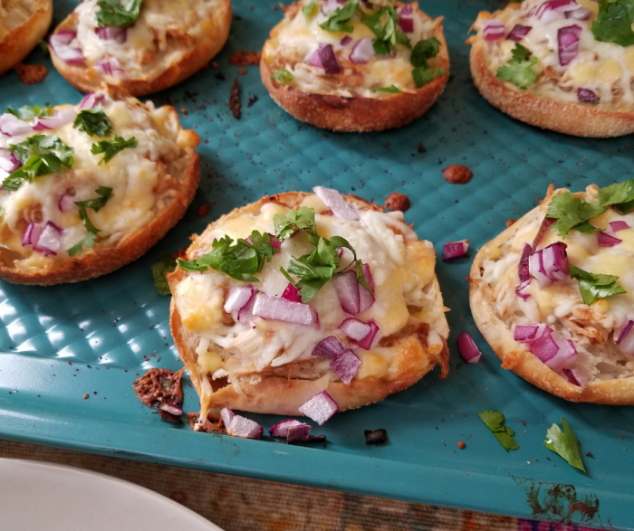 Make these BBQ Chicken English Muffin pizzas as a great Weight Watchers FreeStyle meal idea that everyone will love! Kid-Friendly foods that are easy to make!