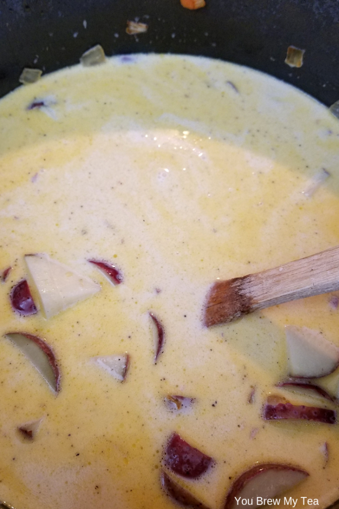 Our Easy Potato Soup Recipe is a delicious low point WW FreeStyle recipe that everyone will love! Only 6 SmartPoints per serving make this a perfect comfort food meal that everyone will rave over time and again!