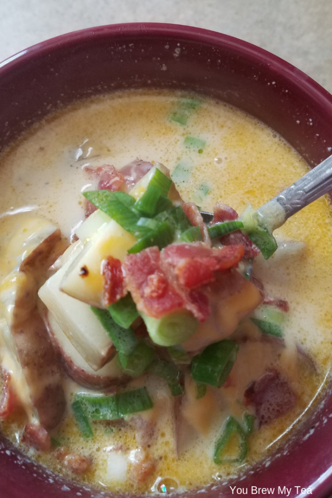 Our Easy Potato Soup Recipe is a delicious low point WW FreeStyle recipe that everyone will love! Only 6 SmartPoints per serving make this a perfect comfort food meal that everyone will rave over time and again!