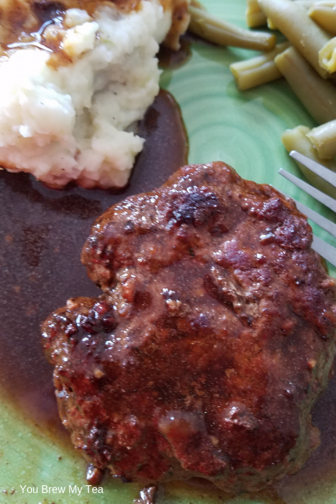 Salisbury Steak Recipe is a perfect idea for Weight Watchers FreeStyle Meal Planning! It is delicious, lean, and only 5 SmartPoints per serving! Served with or without mushrooms for your preferences!