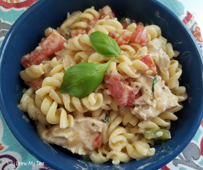 Creamy Chicken Pasta with Basil and Tomatoes is a light, fresh, pasta dish that satisfies your cravings! With only 9 Smartpoints per serving on the WW FreeStyle plan, it easily fits into your WW meal plan. Make this Weight Watchers Pasta Recipe for your family in under 30 minutes tonight!