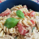 Creamy Chicken Pasta with Basil and Tomatoes is a light, fresh, pasta dish that satisfies your cravings! With only 9 Smartpoints per serving on the WW FreeStyle plan, it easily fits into your WW meal plan. Make this Weight Watchers Pasta Recipe for your family in under 30 minutes tonight!