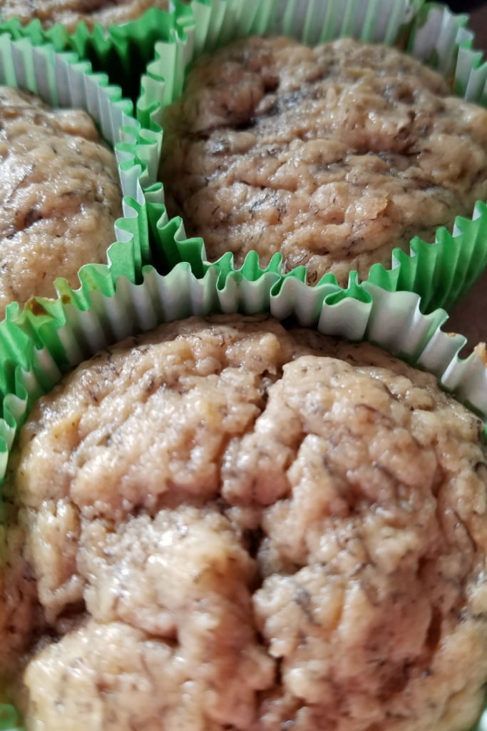 Nothing beats a yummy and delicious peanut butter banana muffin for breakfast. Grab this easy to make WW FreeStyle recipe and make these for only 2 SmartPoints each with no fancy ingredients needed. 