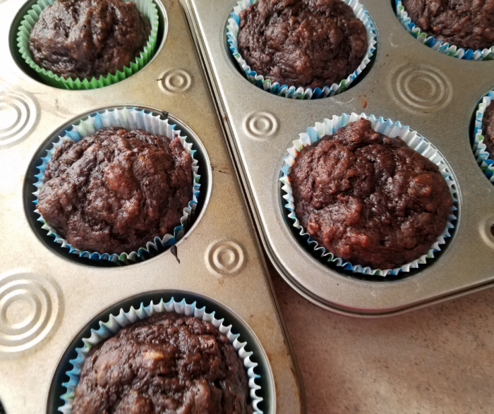 Everyone loves these Healthy Chocolate Muffins! So easy to make and only 2 SmartPoints per muffin on the WW FreeStyle Plan! A great dessert or breakfast recipe that is simple, fast, and easy! Great make ahead meal that freezes beautifully! 