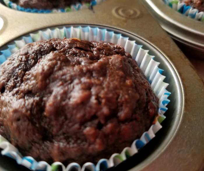 Everyone loves these Healthy Chocolate Muffins! So easy to make and only 2 SmartPoints per muffin on the WW FreeStyle Plan! A great dessert or breakfast recipe that is simple, fast, and easy! Great make ahead meal that freezes beautifully!