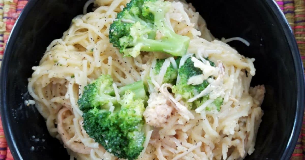Slow Cooker Chicken Pasta with Broccoli